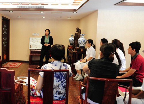 姜涵教授为泰济堂中医院员工授课